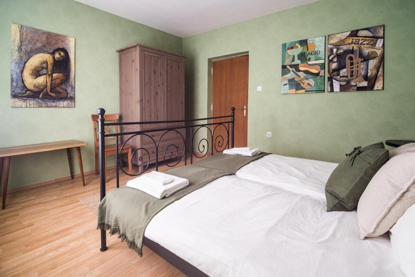 Vila Labod, Unique Villa At The Lake モスト ナ ソシ エクステリア 写真