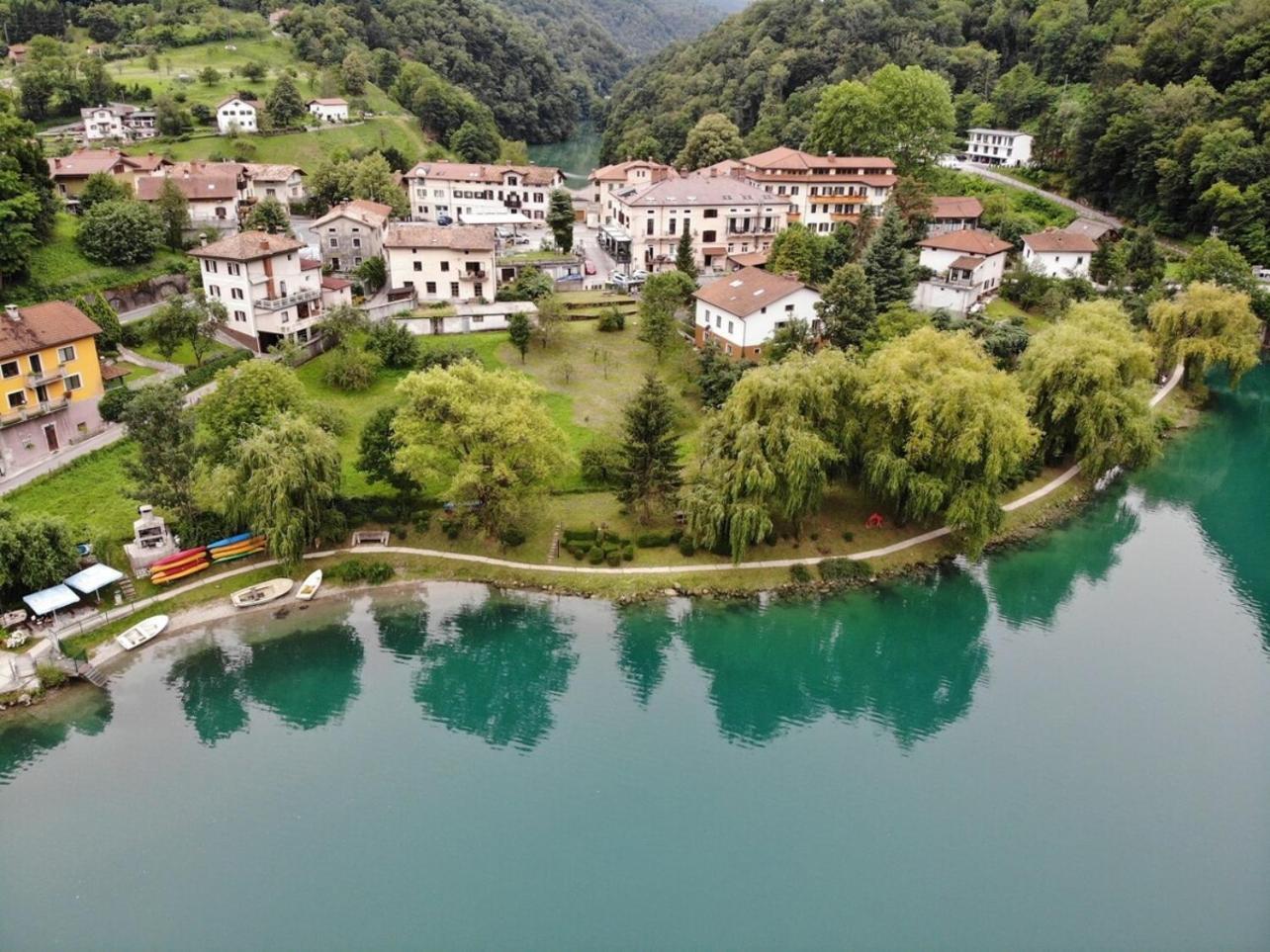 Vila Labod, Unique Villa At The Lake モスト ナ ソシ エクステリア 写真