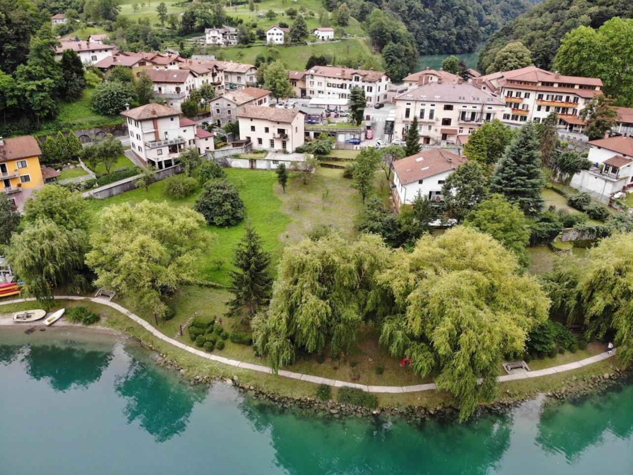 Vila Labod, Unique Villa At The Lake モスト ナ ソシ エクステリア 写真